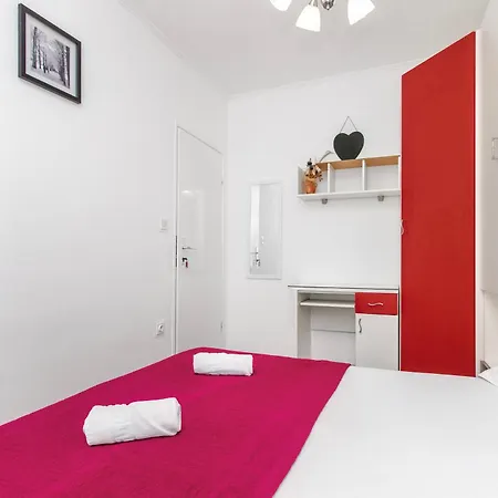 Damir Apartment *