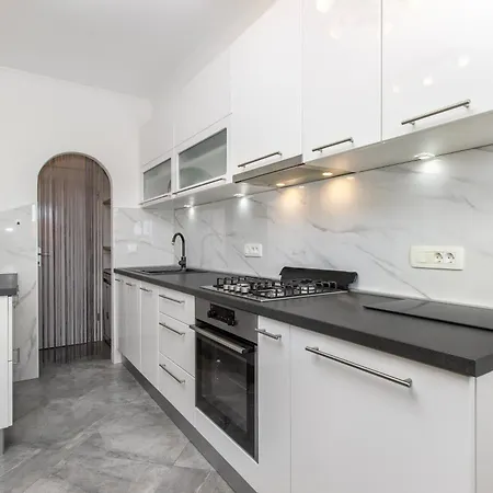 Damir Apartment *