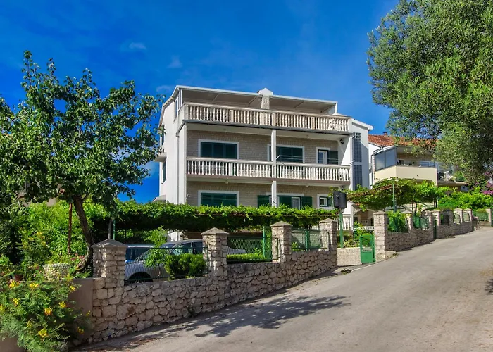 Damir * Brodarica (Sibenik-Knin)