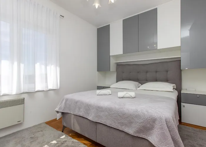 Damir * Brodarica (Sibenik-Knin)