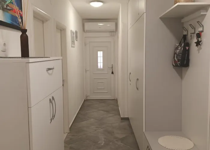 Damir * Brodarica (Sibenik-Knin)